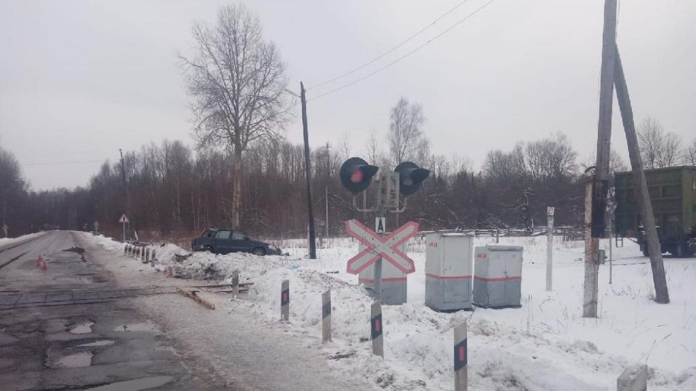 В Суземском районе Брянской области 31-летний водитель попал под поезд и погиб