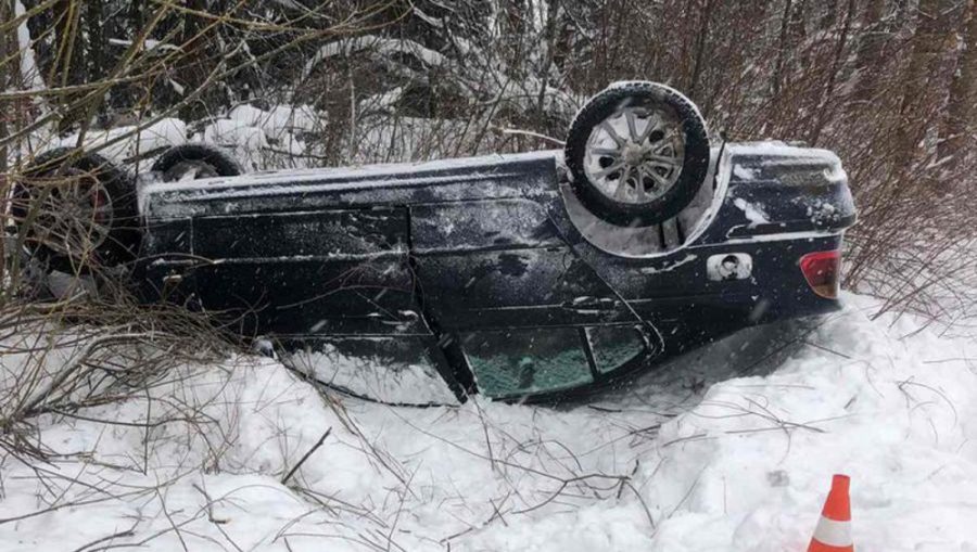 В Карачевском районе ранен пьяный 39-летний водитель перевернувшегося автомобиля