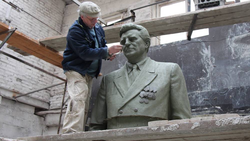 Выдающийся брянский скульптор раскрыл секреты своего труда