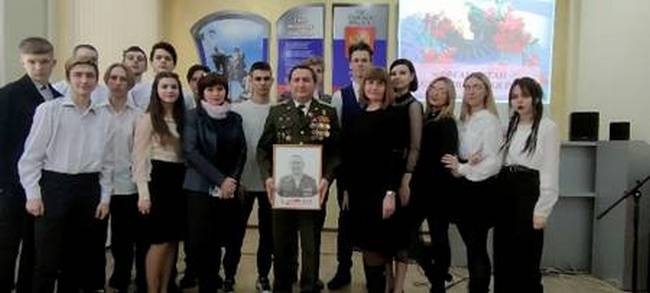 Сотрудник Брянскэнерго Виктор Абрамов проводит патриотическую работу с молодежью