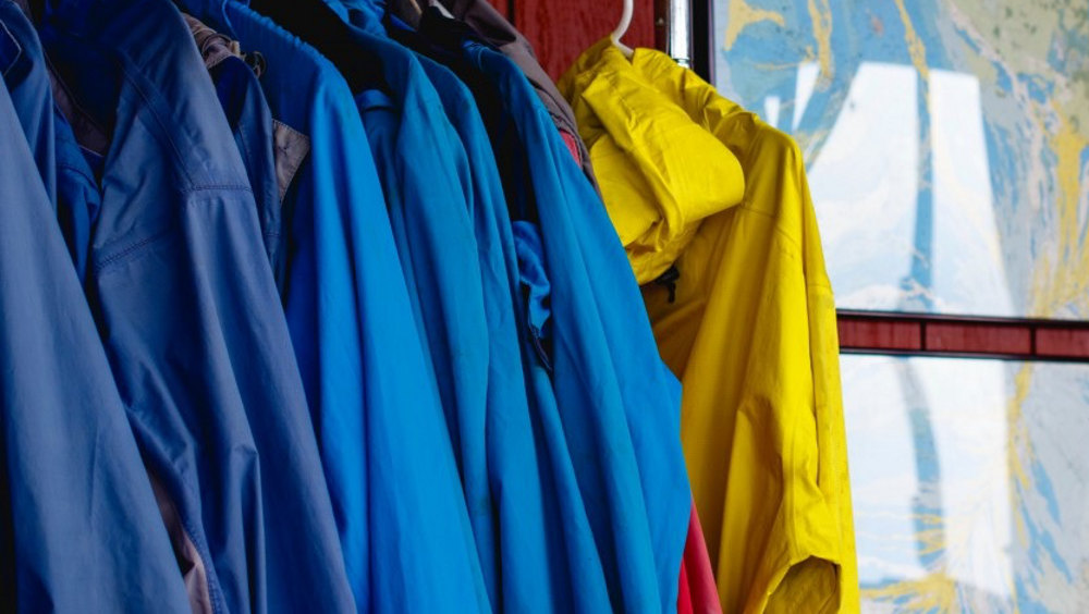 В Брянске выявили продажу поддельных курток под видом брендов