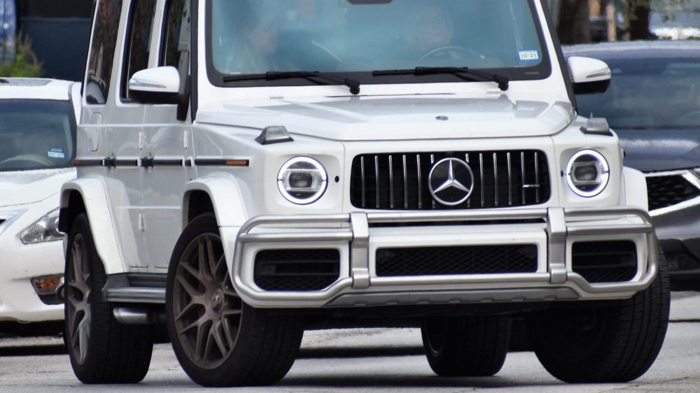 Брянец на автомобиле Mercedes-Benz устроил стрельбу в центре Москвы