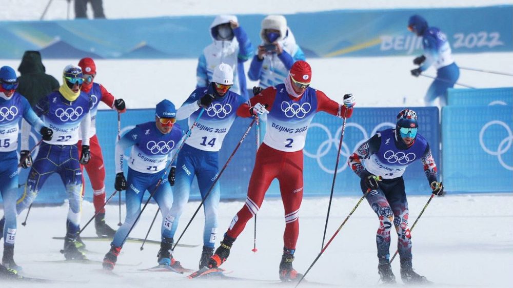Брянский лыжник Александр Большунов начал финальную гонку на 30 километров