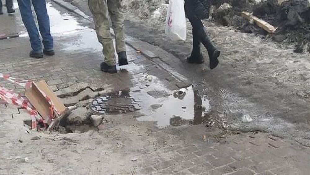 Жители Брянска рассказали о провале на улице 3-го Интернационала