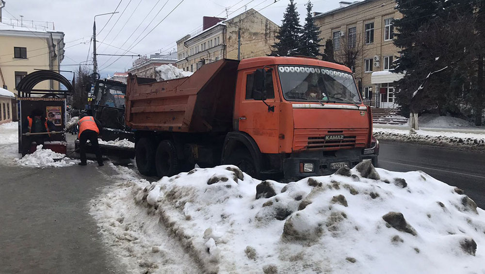 В феврале с улиц Брянска вывезли более 12 тысяч тонн снега