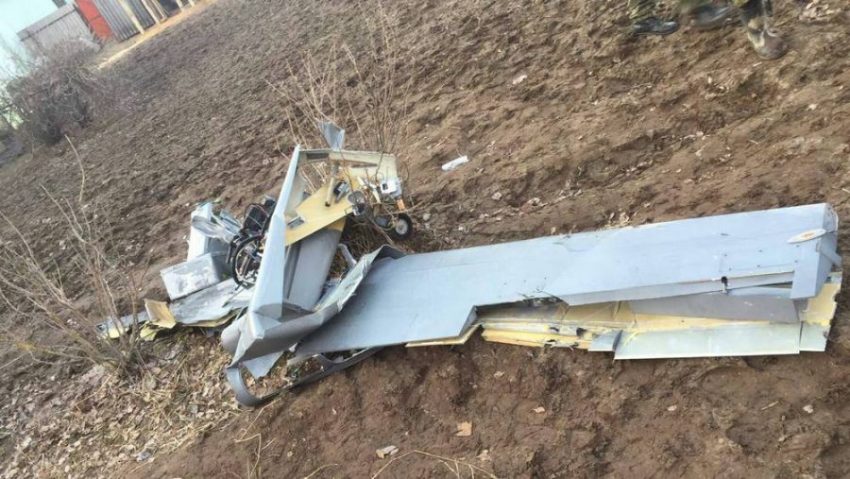 Беспилотник со взрывчаткой упал возле поселка Красный Угол Брянской области