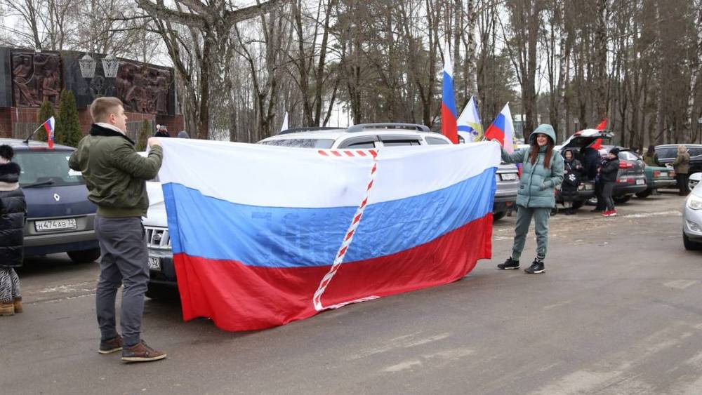 В Клинцах 13 марта провели автопробег в поддержку российских военных