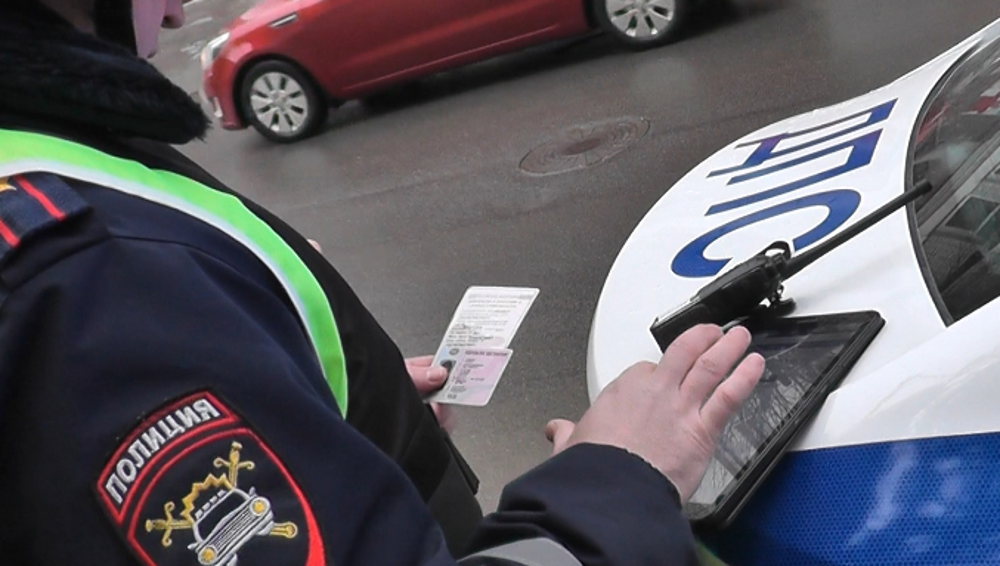 В Брянске полицейские оштрафовали за тонировку двух «хитрых» водителей