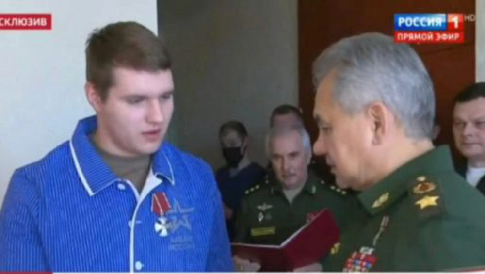 Солдат из Сельцо Андрей Чернышев получил от министра обороны орден Мужества