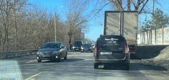 В Брянске на улице Бурова столкнулись три автомобиля