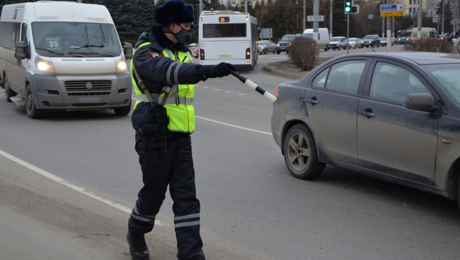 В Брянске сотрудники УГИБДД выявили ещё двух злостных неплательщиков штрафов