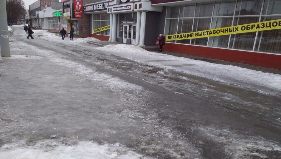 В Брянске прокуратура указала мэру Макарову на обледенелые тротуары, где разбились пешеходы