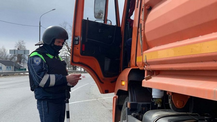В Жуковке гаишники за сутки наказали шестерых водителей грузовиков