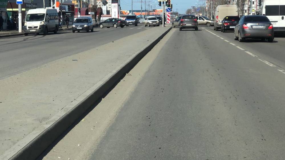 Жители Брянска призвали чиновников убрать песчаные валы вдоль дорог