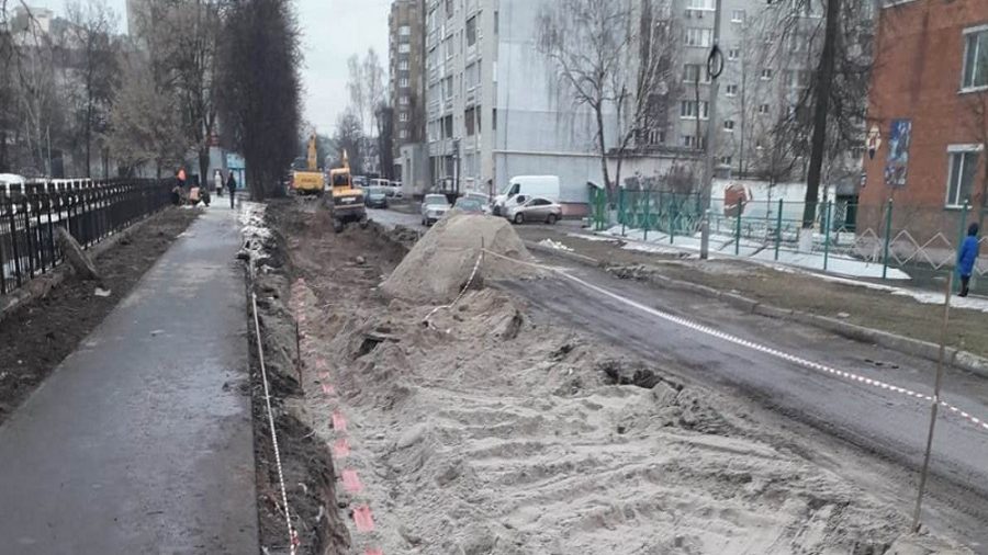 В Брянске на улице Медведева возобновили строительство ливневой канализации