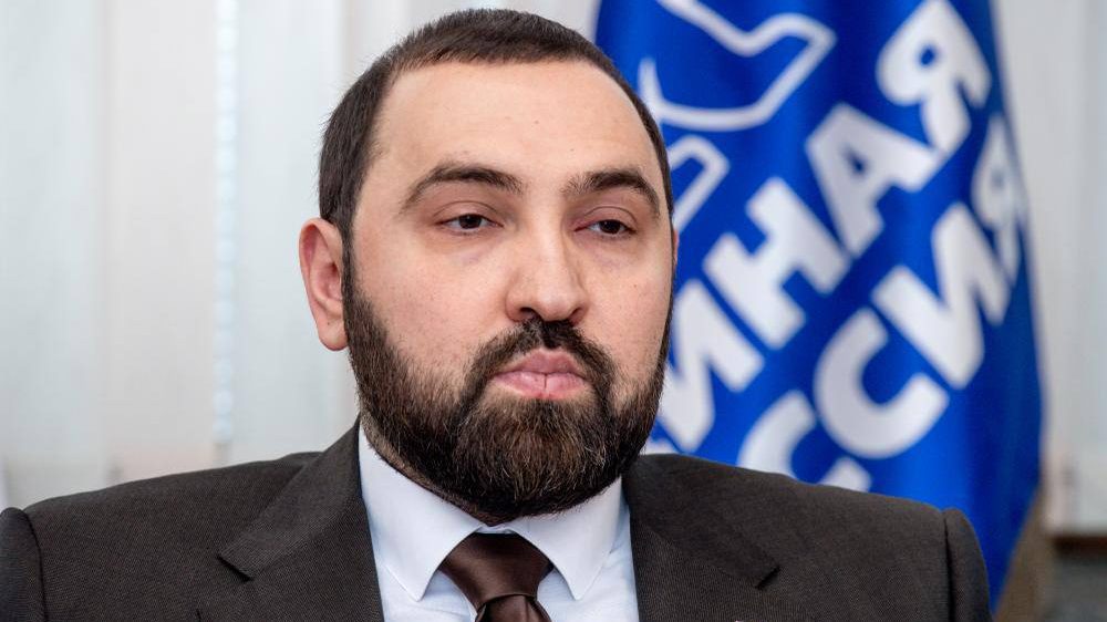 Депутат Руслан Хамзаев предложили запретить въезд в Россию уехавшим звездам