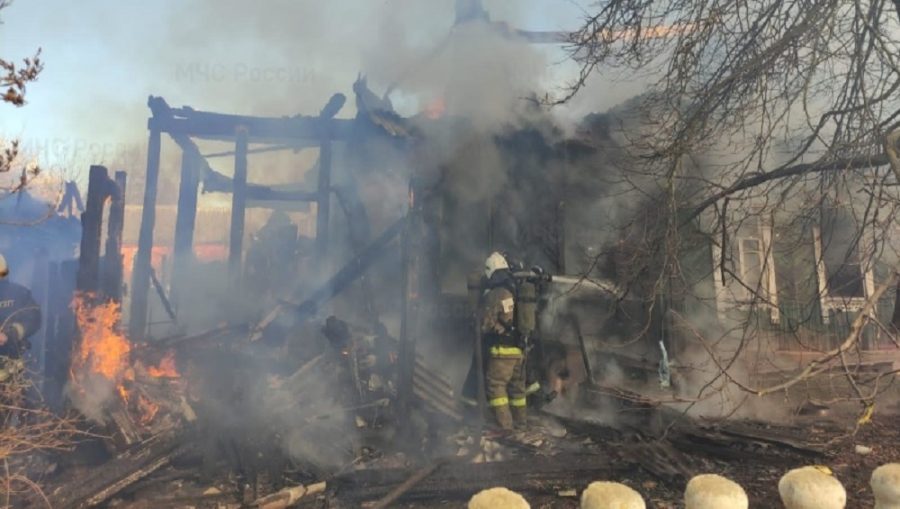 Под Брянском при пожаре в жилом доме погибла пожилая женщина