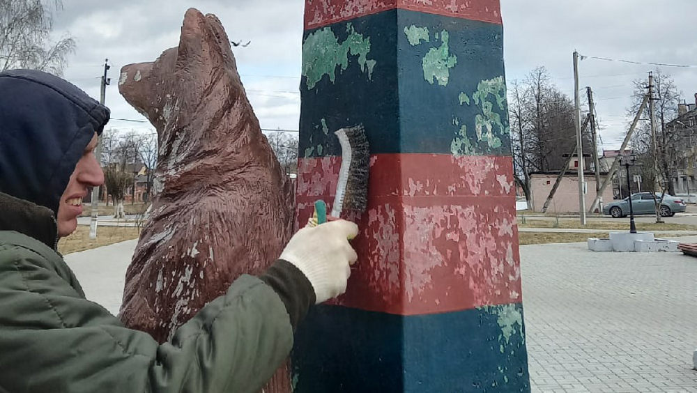 В Новозыбков прибыл скульптор исправлять скандальный памятник пограничникам