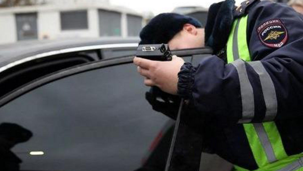 В Брянске за день автоинспекторы оштрафовали за тонировку 60 водителей