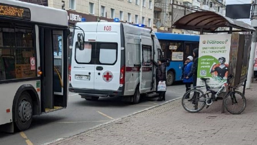 В Брянске опубликовали видео наезда автобуса на пьяного велосипедиста