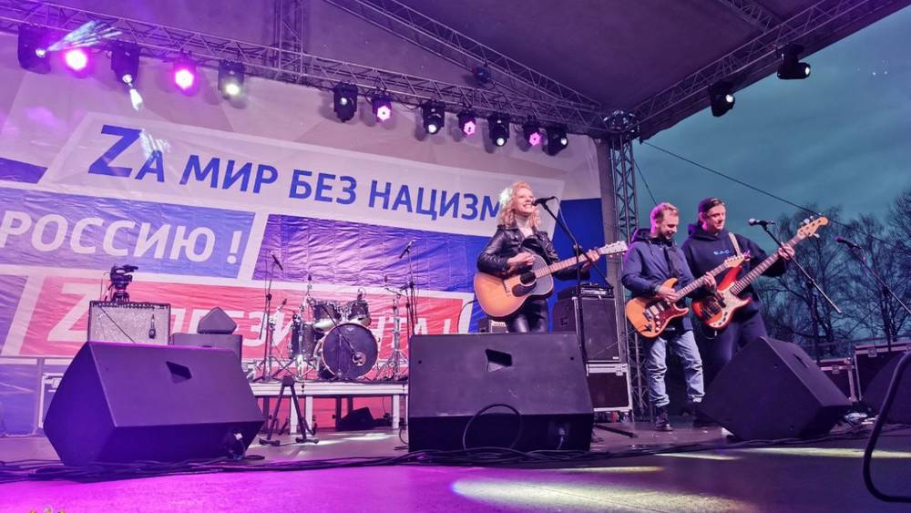 В Брянске 9 апреля на Кургане Бессмертия провели патриотический рок-фестиваль