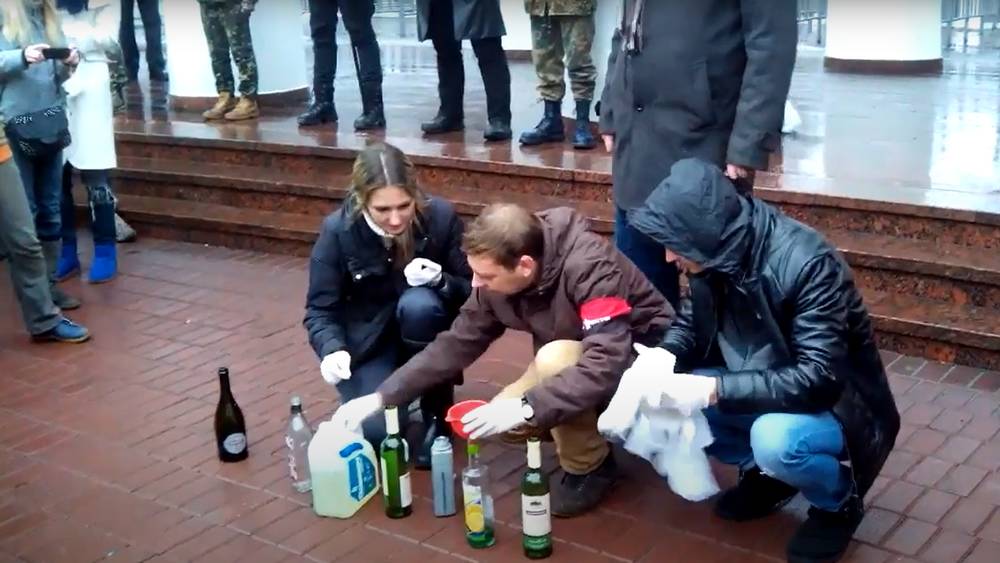 На Украине ученик бандеровцев бросил «коктейль Молотова» в бомбоубежище с людьми