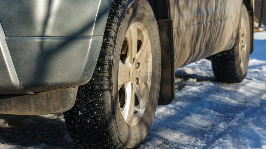 В Брянской области водителям рекомендовали сменить летние шины на зимние