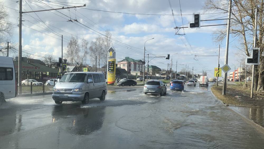 Первый потоп подобрался к ТРЦ «Аэропарк» в Брянске