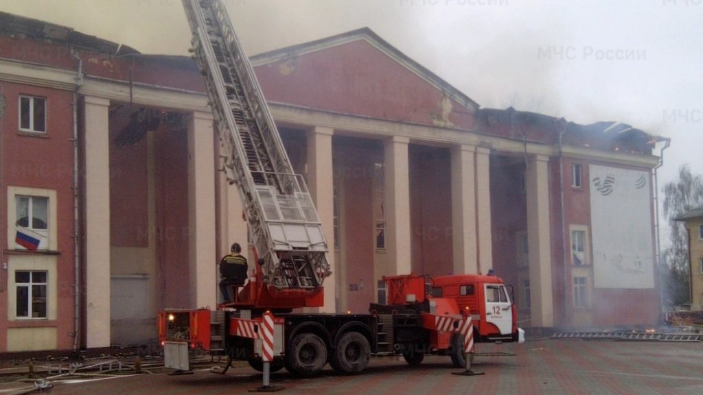 Пожар уничтожил Дом культуры в городе Фокино Брянской области