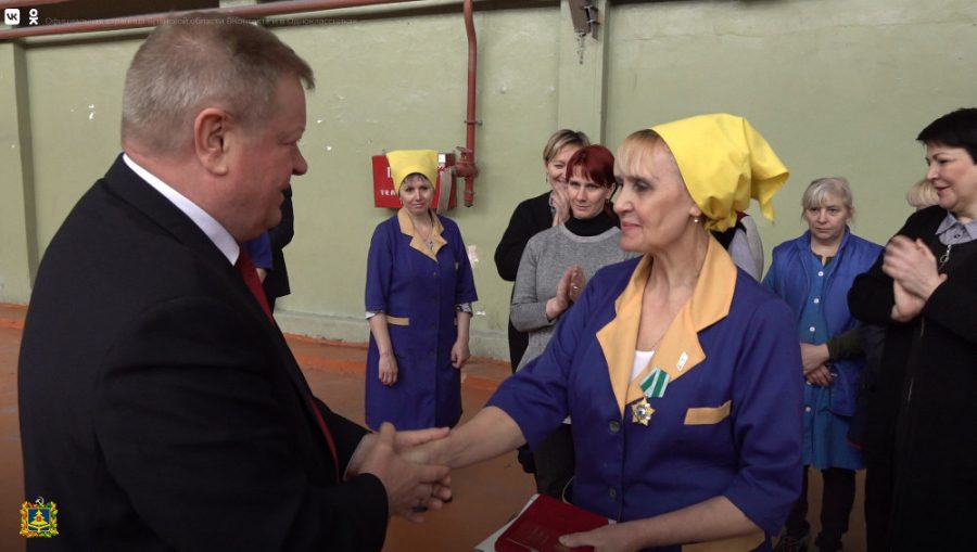 Прядильщицу Брянского камвольного комбината наградили Орденом Дружбы