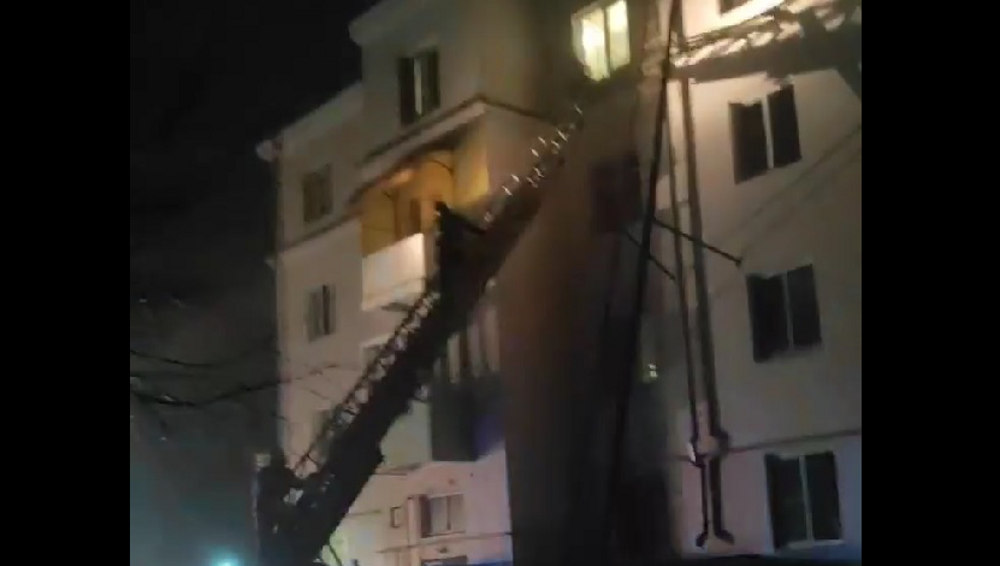 В Клинцах мужчина выпал из окна на четвертом этаже дома