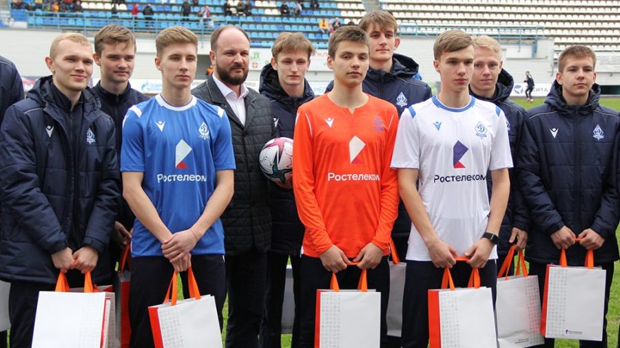 В Брянске игроки «Динамо-М» получили новую форму от «Ростелекома»
