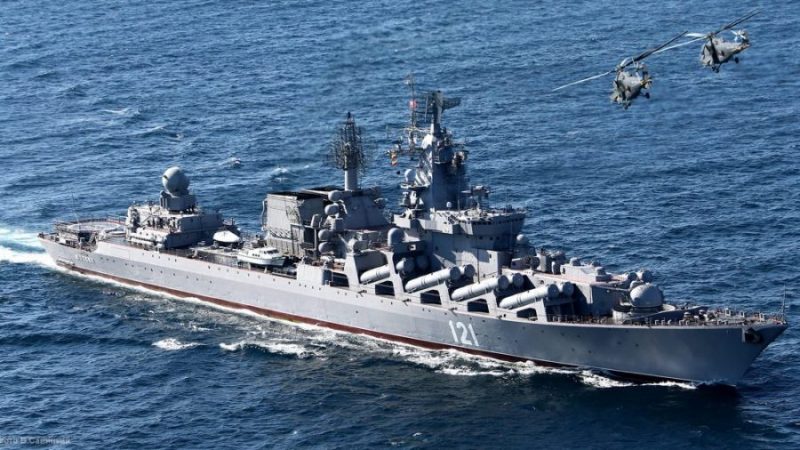 Крейсер «Москва» затонул в Черном море при буксировке
