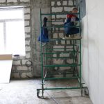В строящейся в 4-м микрорайоне Брянска школе почти закончили остекление