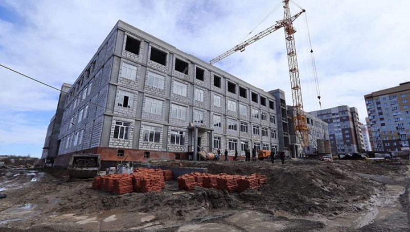 В Брянске строящаяся в 4-м микрорайоне школа будет иметь бассейн и теплицу