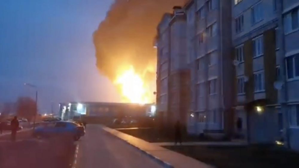 Украинские вертолеты нанесли удары по нефтебазе в Белгороде