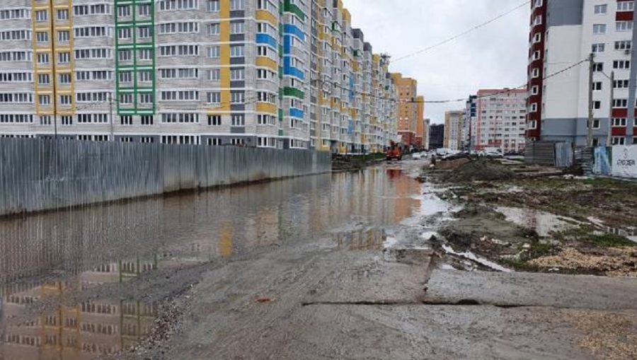 В Брянске комитет ЖКХ оштрафовали на 100000 рублей за разбитую дорогу на улице Строкина