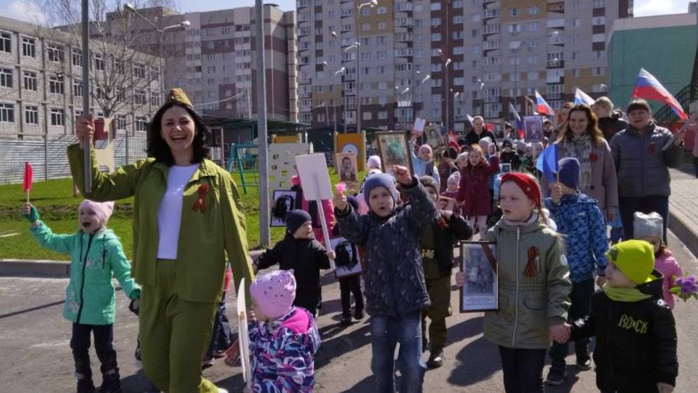 С криками ура брянские дети провели свой военный парад