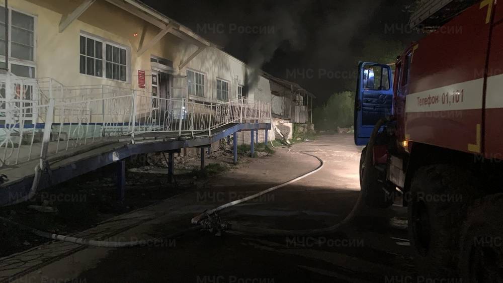В Жуковке Брянской области на улице Ленина сгорел магазин «Светофор»