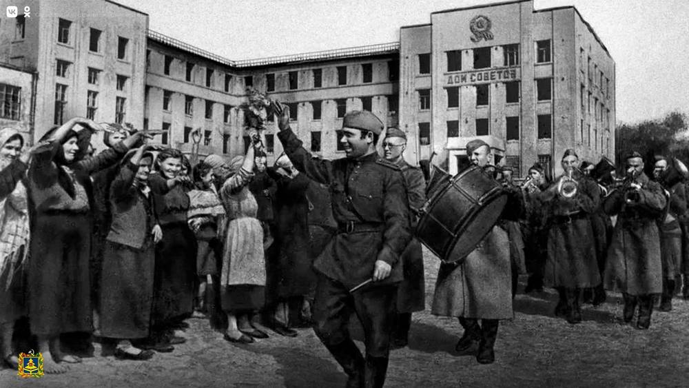 Власти поздравили брянцев с Днем Победы и опубликовали исторические снимки