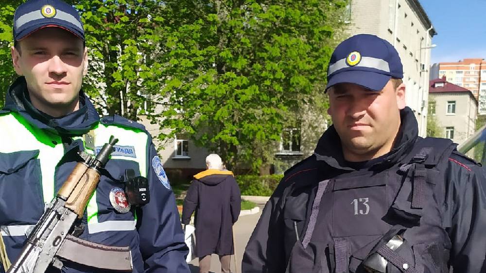 В Брянске полицейские помогли спасти жизнь мужчине в тяжелом состоянии