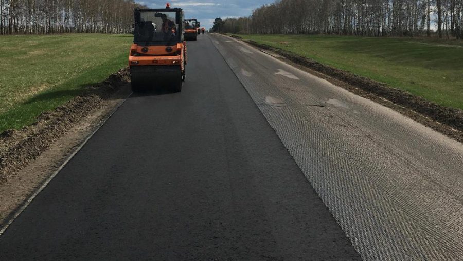 В Брянской области начали ремонт двух стратегически важных дорог