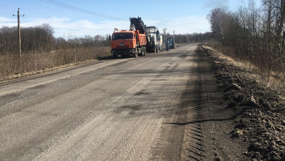 В Брянской области начали ремонт двух стратегически важных дорог