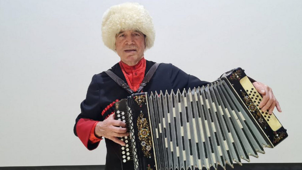 В Навле простились с композитором, певцом и гармонистом Виктором Федосовым