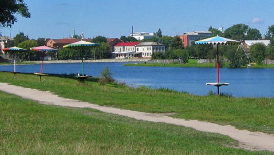 Жителям и гостям Новозыбкова запретили купаться в местном озере Карна