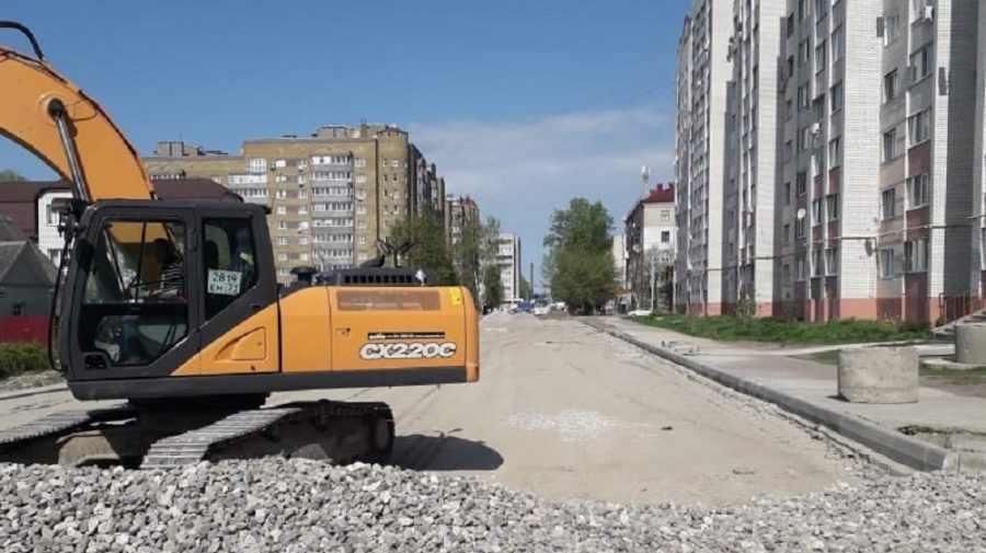 В Брянске дорогу на улице Медведева не отремонтировали к положенному сроку