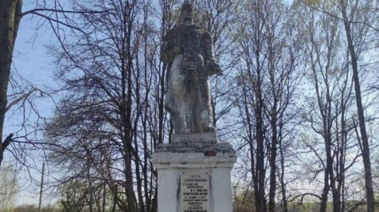 Брянцы попросили отремонтировать памятник военнослужащим Красной армии