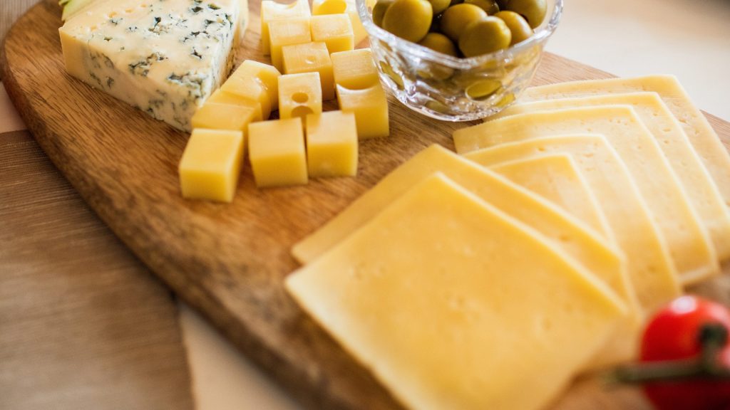В Роскачестве забракован сыр «Российский» 2 брянских производителей
