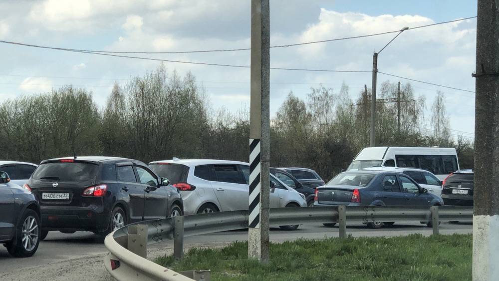 В Брянской области после Радоницы возникла пробка длиной 20 километров