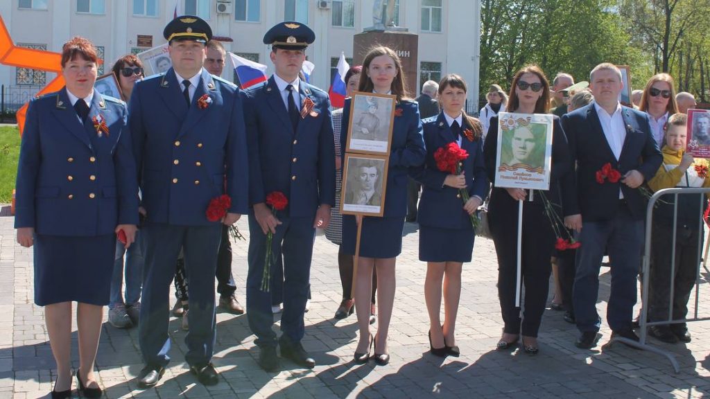 Брянские прокуроры поздравили ветеранов с Днем Победы